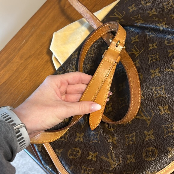 Louis Vuitton Menilmontant MM - Picture 13 of 13